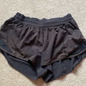 Lululemon Hotty Hot 2.5in shorts